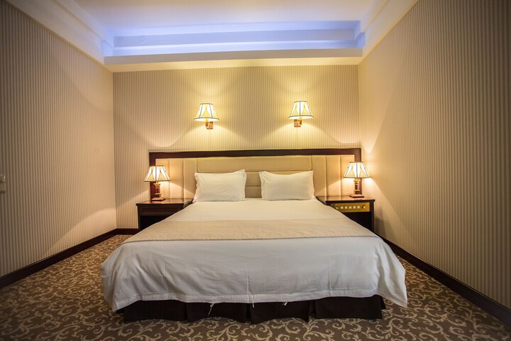Room 6 of 39