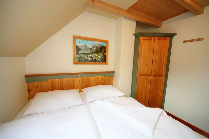 Room 2 of 58