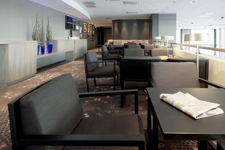 Lounge 42 of 56