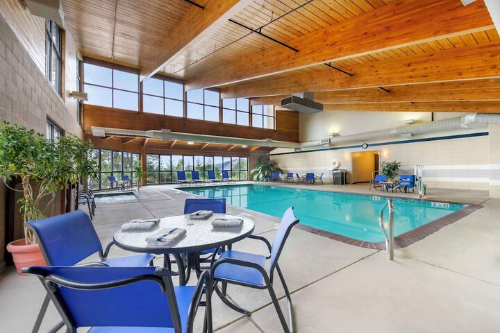 Photo of Best Western Plus Agate Beach Inn Pool
