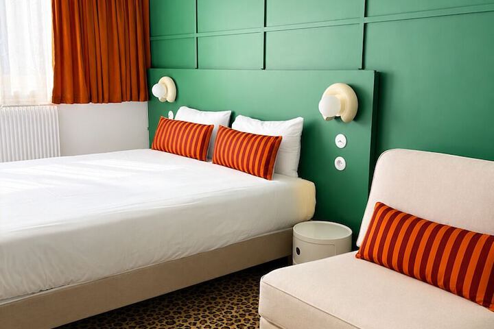 Room 73 of 119