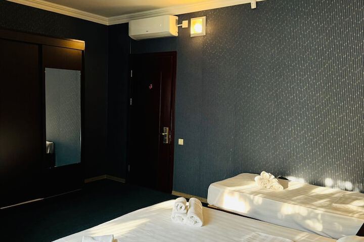 Room 4 of 26