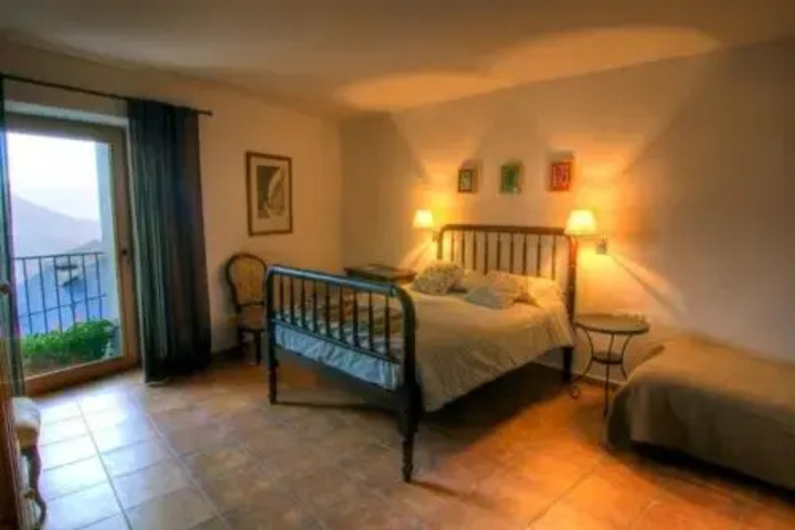 Room 3 of 7