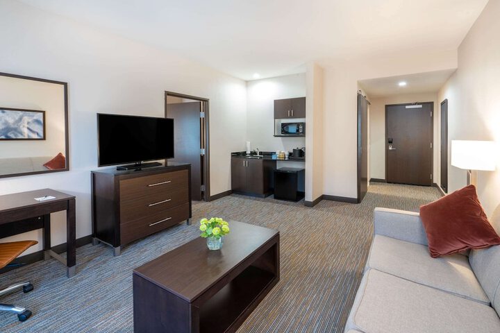 Room 6 of 32