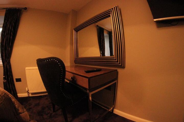 Room 5 of 32