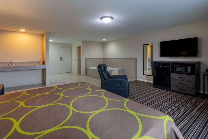 1 King Bed Accessible (7 of 11)