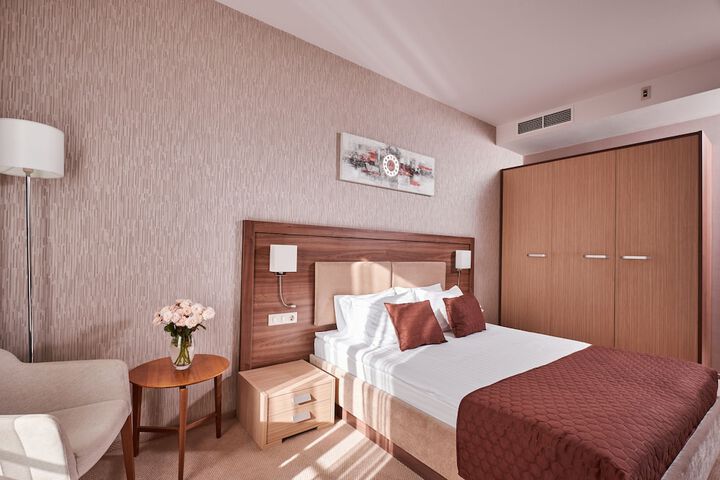 Room 28 of 74