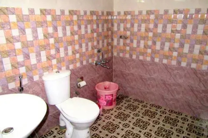 Room 6 of 12