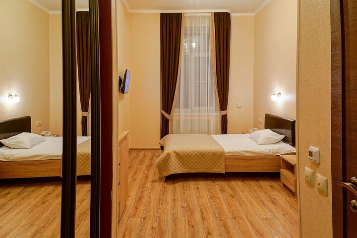 Room 3 of 65