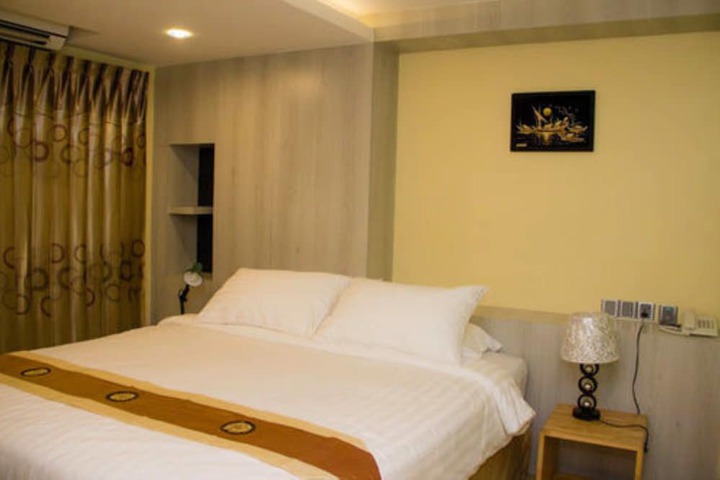 Room 13 of 25
