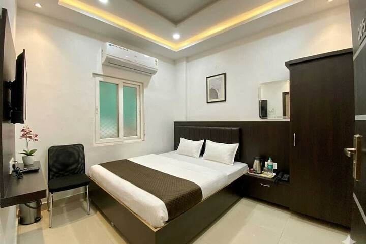 Room 13 of 22