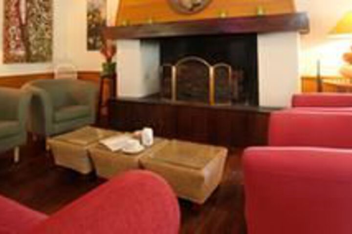 Lounge 23 of 43