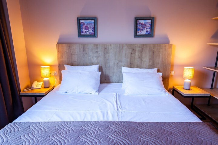 Room 32 of 59