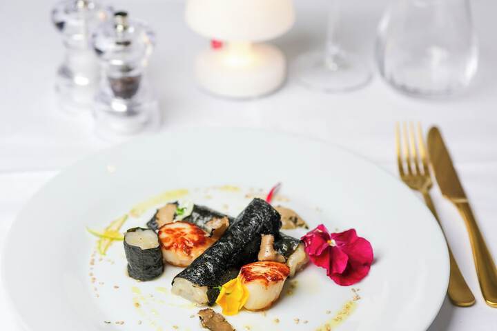 Dining 90 of 121