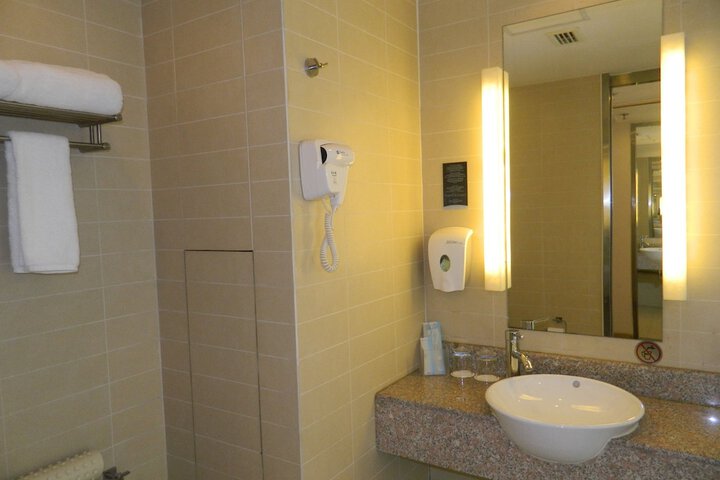 Room 12 of 30