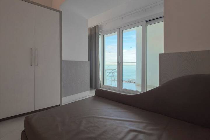 Room 68 of 175