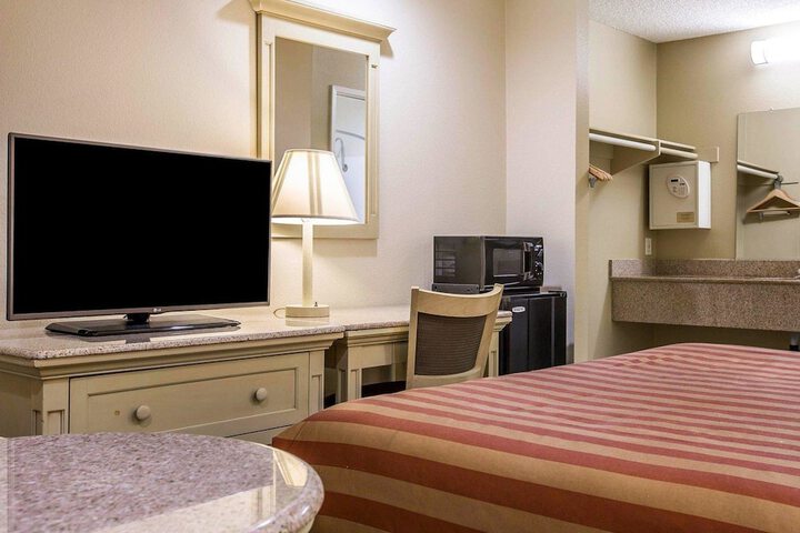 Room 12 of 24