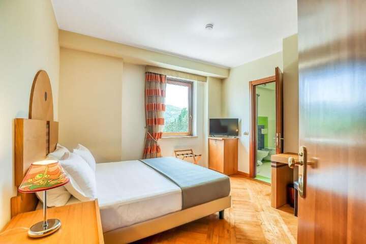 Room 10 of 54