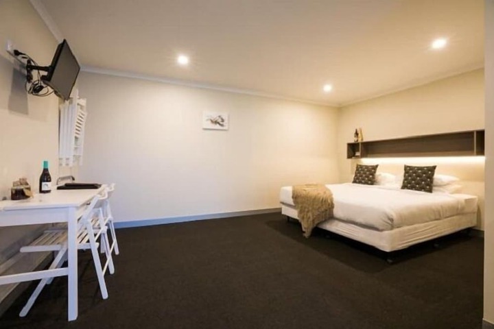 Room 5 of 17