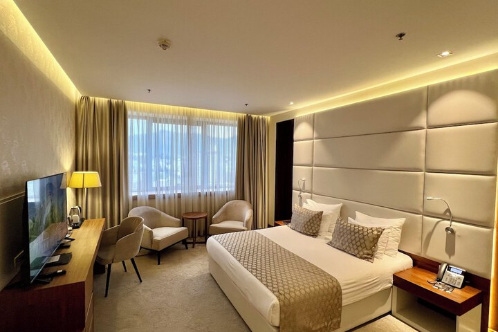 Room 51 of 146