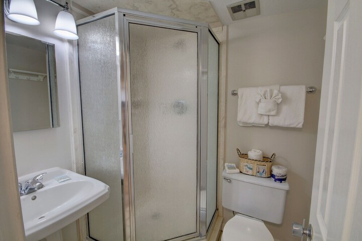 Room 16 of 36