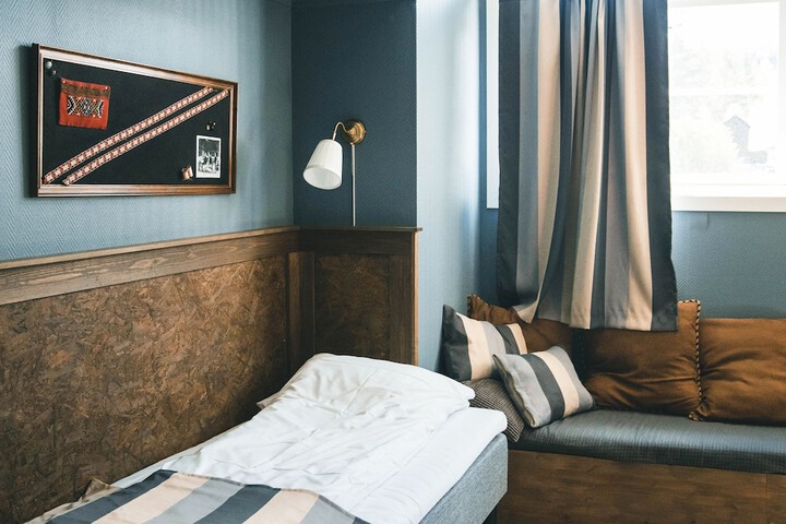 Room 2 of 31