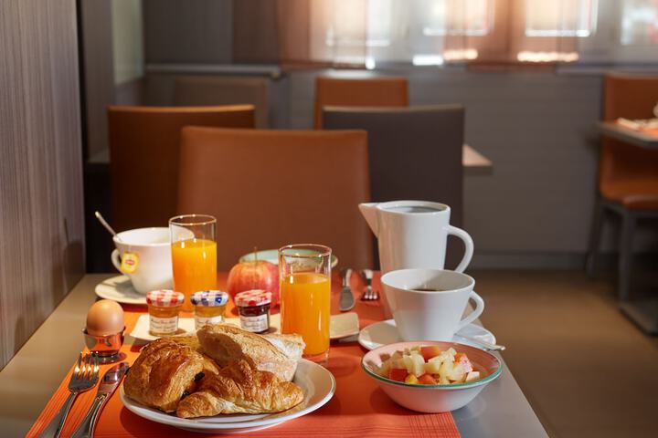 Breakfast/Coffee Service 27 of 42
