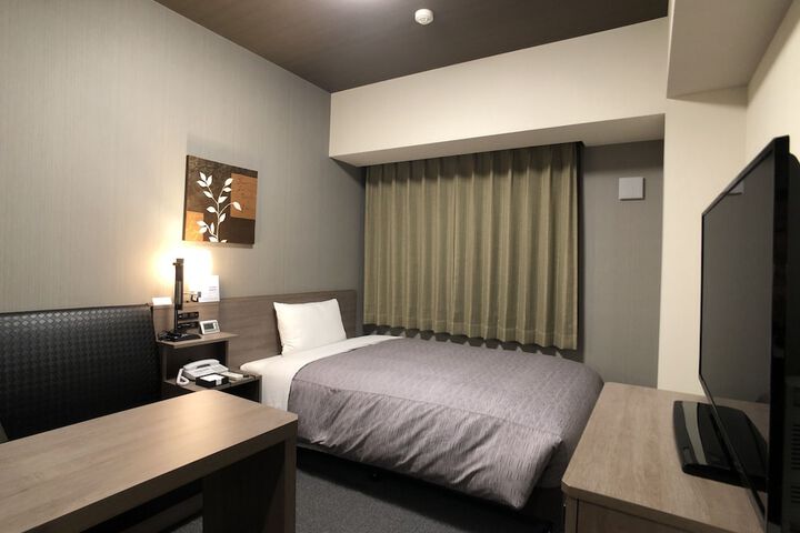 Room 4 of 24