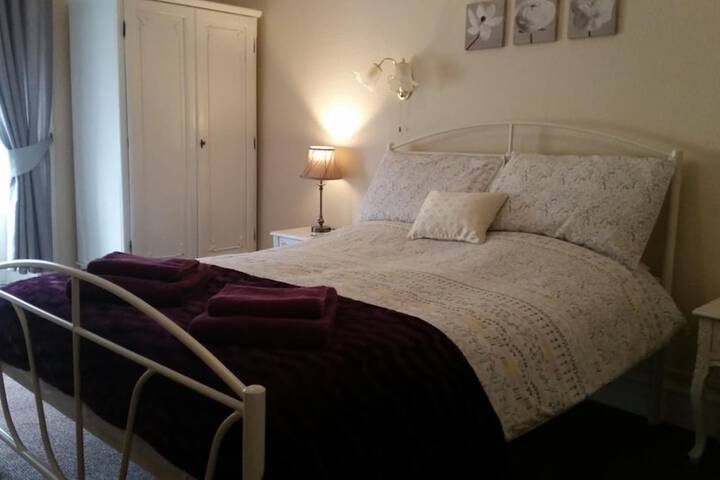Room 11 of 33