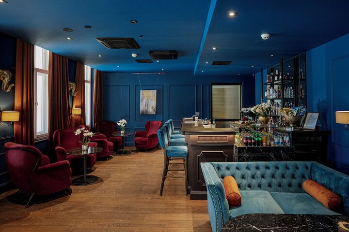 Lounge 77 of 85