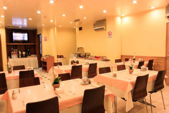Breakfast area
