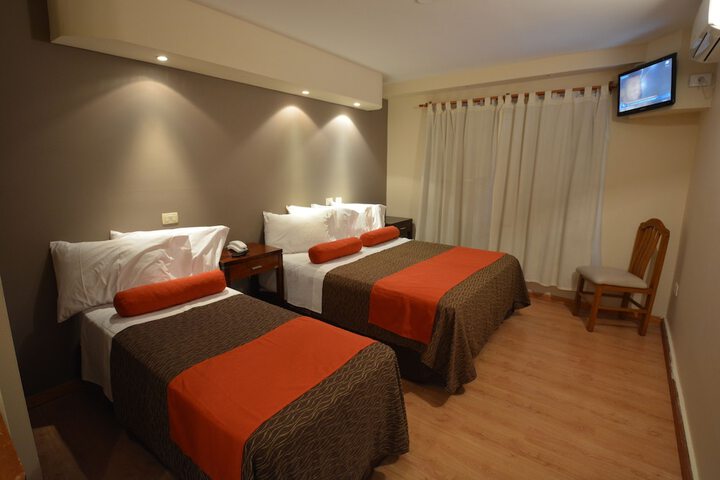 Room 10 of 36
