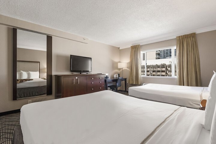 1 Queen Bed (17 of 23)