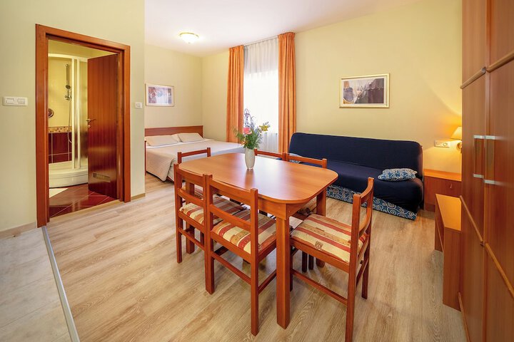 Room 15 of 235