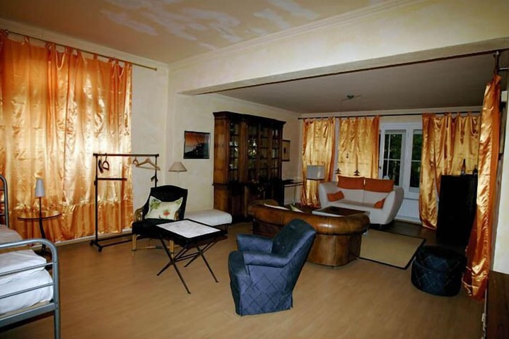 Room 9 of 25