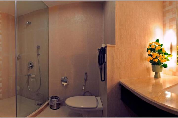 Room 10 of 33