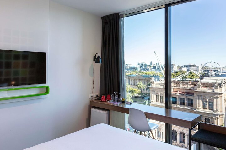Room 52 of 128