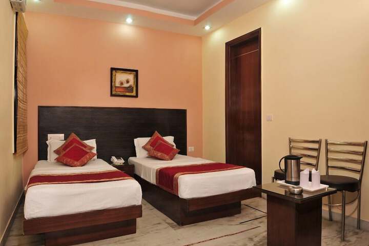 Room 9 of 20