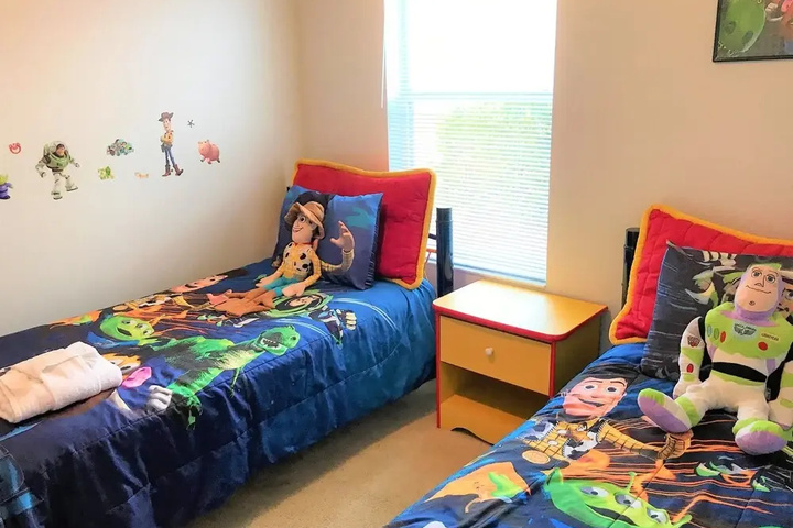 Room 4 of 28