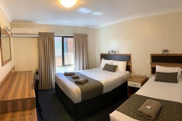 Room 6 of 13