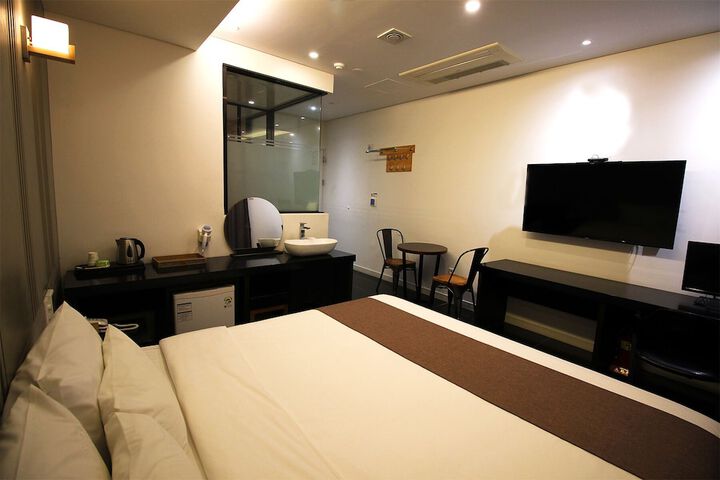 Room 21 of 74
