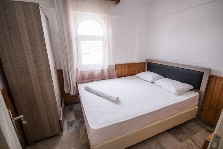 Room 5 of 31