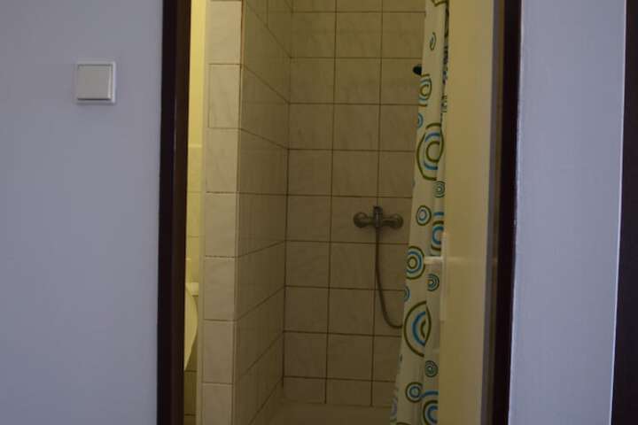 Room 52 of 90
