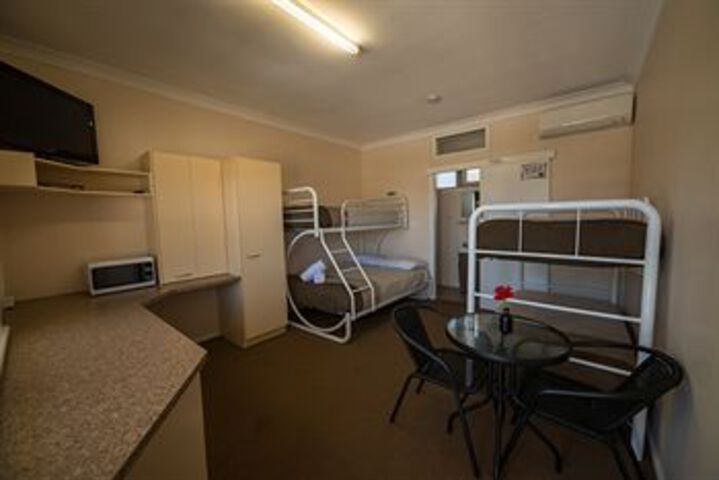 Room 6 of 16