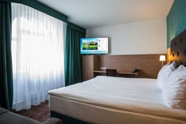Room 18 of 36