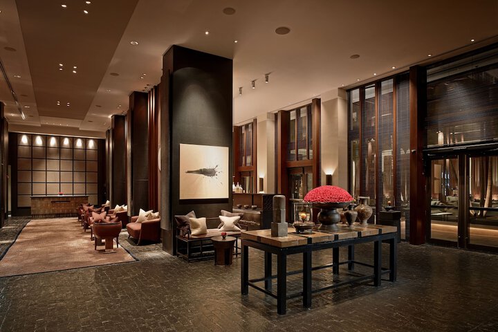 Lobby lounge