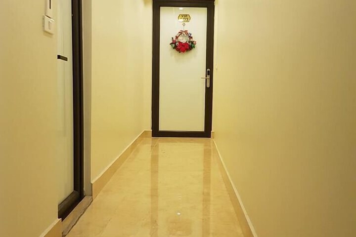 Ballroom/Hall 28 of 37