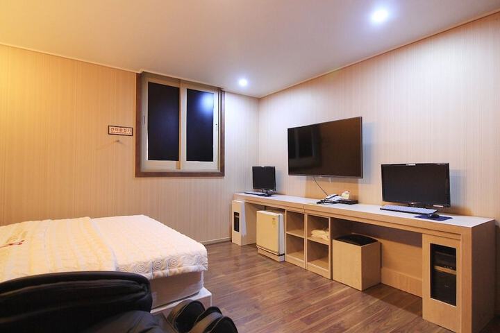 Room 36 of 59