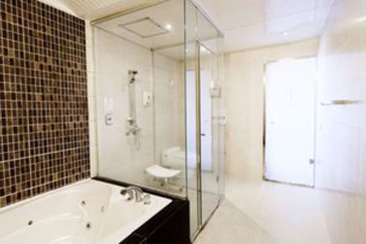 Room 2 of 25