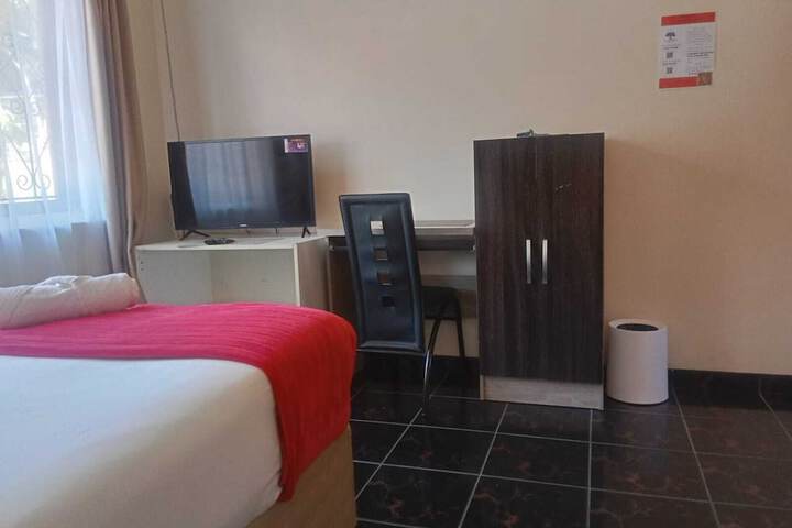 Room 11 of 25
